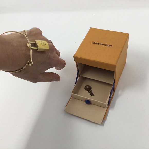Louis Vuitton Jewelry - 14k Gold-Plated Bracelet  Vintage Lock & Key #216